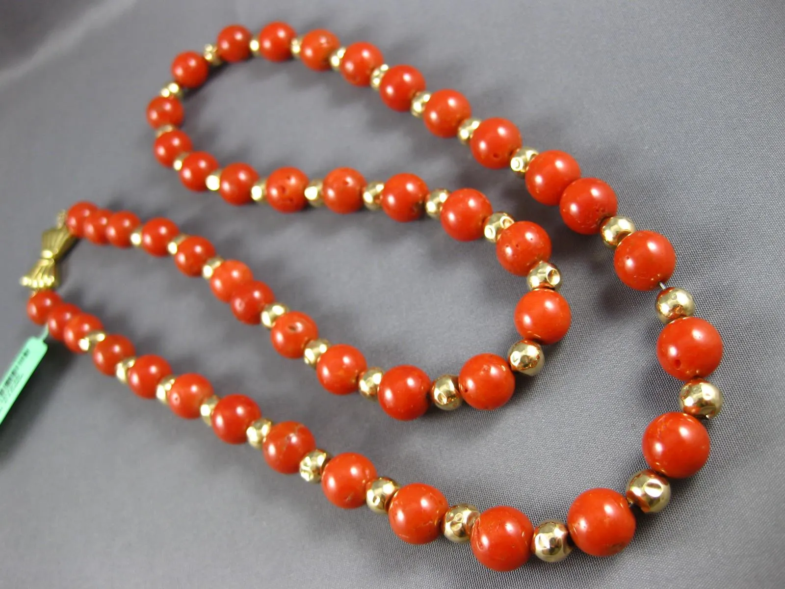 ESTATE LONG AAA CORAL 18KT YELLOW GOLD 3D CLASSIC BEADED FUN NECKLACE