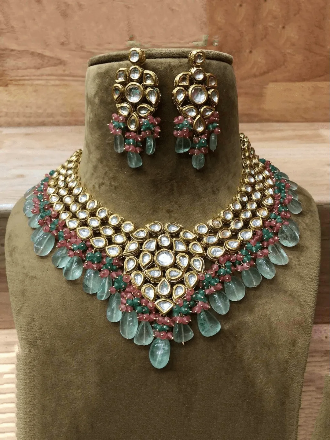 Simple Kundan Moti Necklace